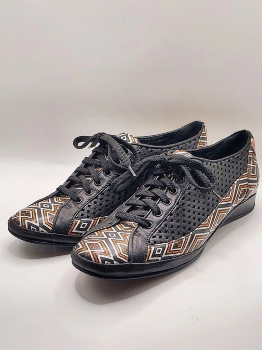 Icon Geometric Pattern Shoes in Black & Brown Size 8. Read Description
